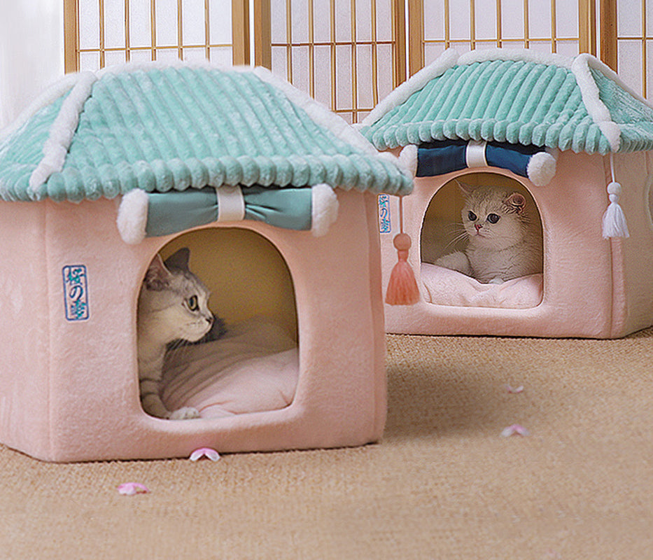 Enclosed Cat House with Reversible Cushion